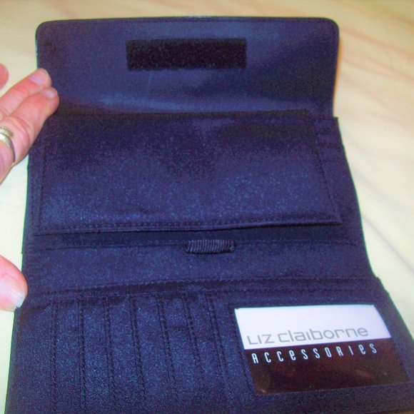 ***LIZ CLAIBORNE *** Clutch Wallet BRAND NEW ~ NEVER USED - Picture 2 of 3